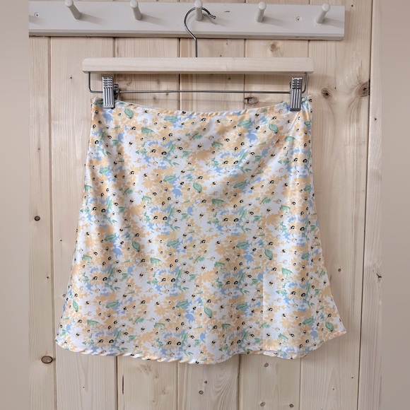 PRINCESS Polly Silky Floral Mini Boho Skirt Size 4 - Picture 1 of 3